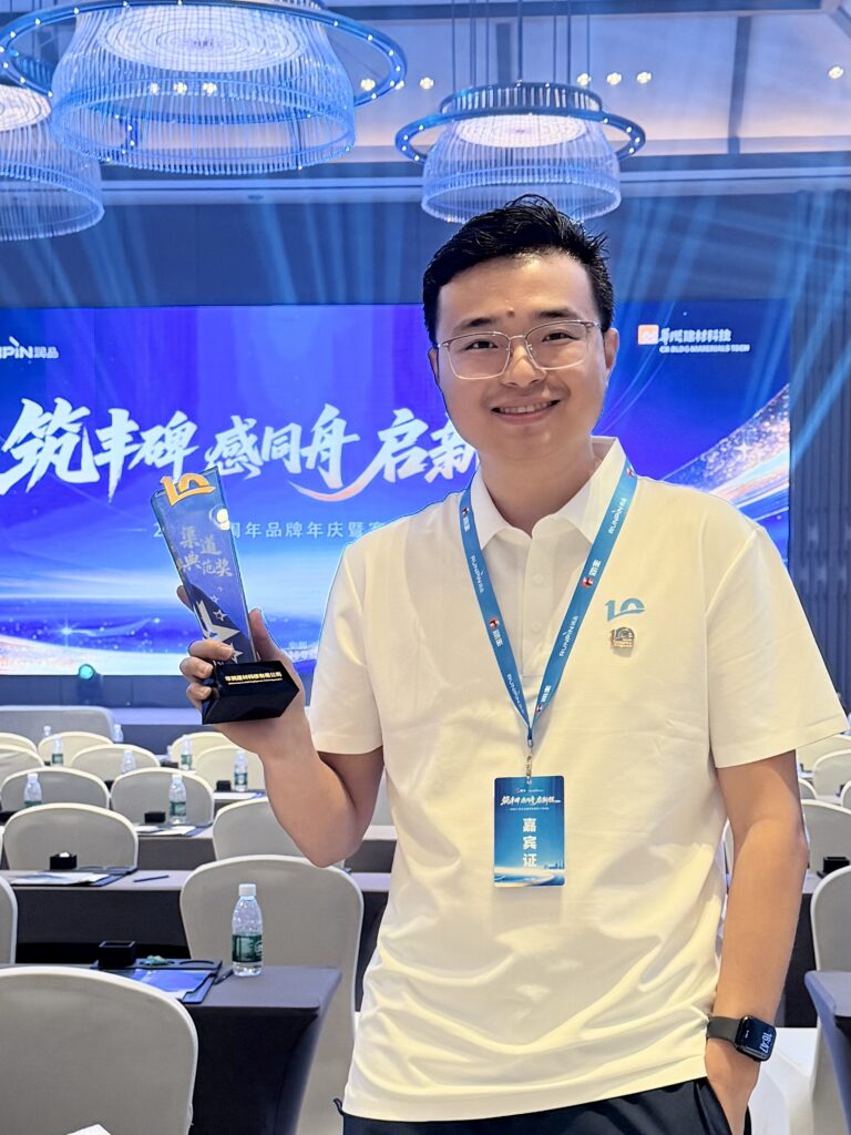 Channel Model Award at CR Building Materials' 10th anniversary